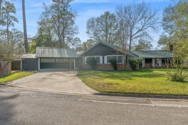 $285,000 | 105 North Woodsway Street East, Conroe, TX 77301