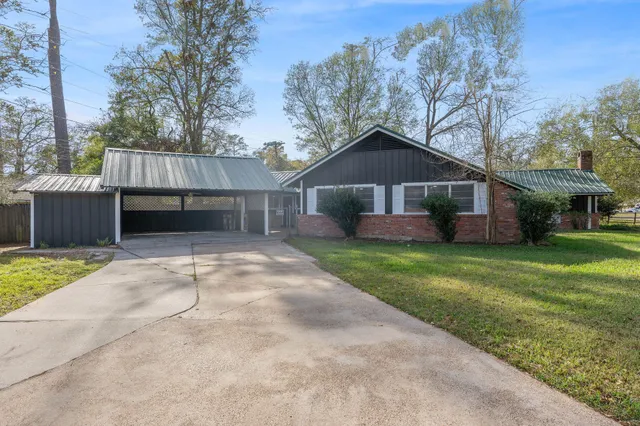 $285,000 | 105 North Woodsway Street East, Conroe, TX 77301