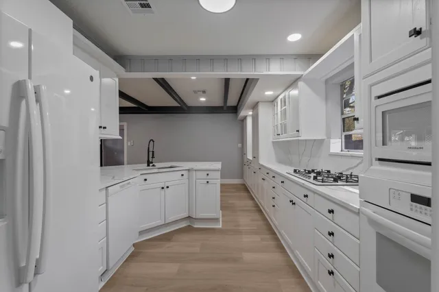 $285,000 | 105 North Woodsway Street East, Conroe, TX 77301