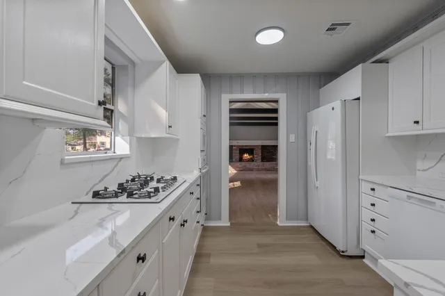 $285,000 | 105 North Woodsway Street East, Conroe, TX 77301