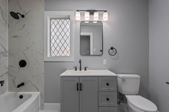 $285,000 | 105 North Woodsway Street East, Conroe, TX 77301