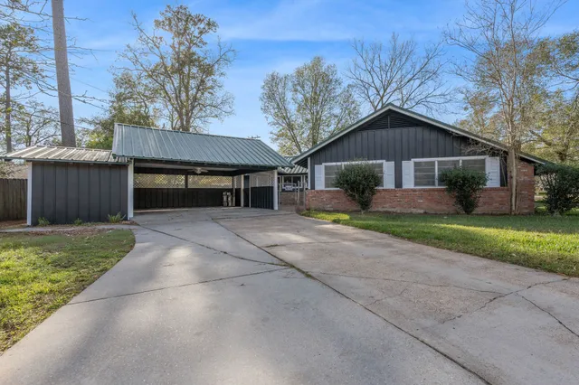 $285,000 | 105 North Woodsway Street East, Conroe, TX 77301