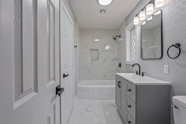 $285,000 | 105 North Woodsway Street East, Conroe, TX 77301