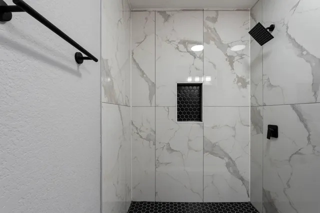 $285,000 | 105 North Woodsway Street East, Conroe, TX 77301