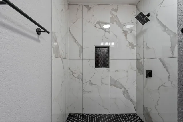 $285,000 | 105 North Woodsway Street East, Conroe, TX 77301