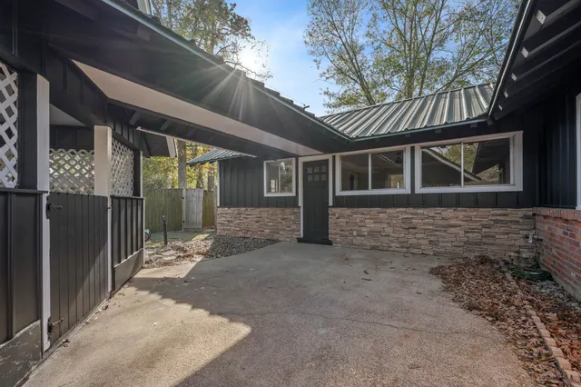 $285,000 | 105 North Woodsway Street East, Conroe, TX 77301