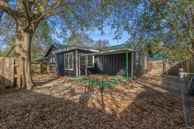 $285,000 | 105 North Woodsway Street East, Conroe, TX 77301