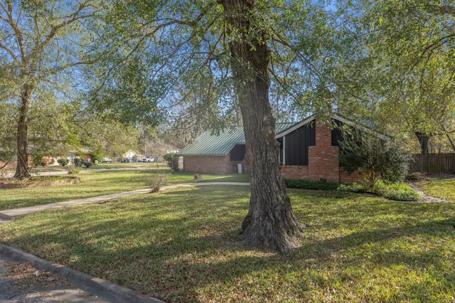 $285,000 | 105 North Woodsway Street East, Conroe, TX 77301