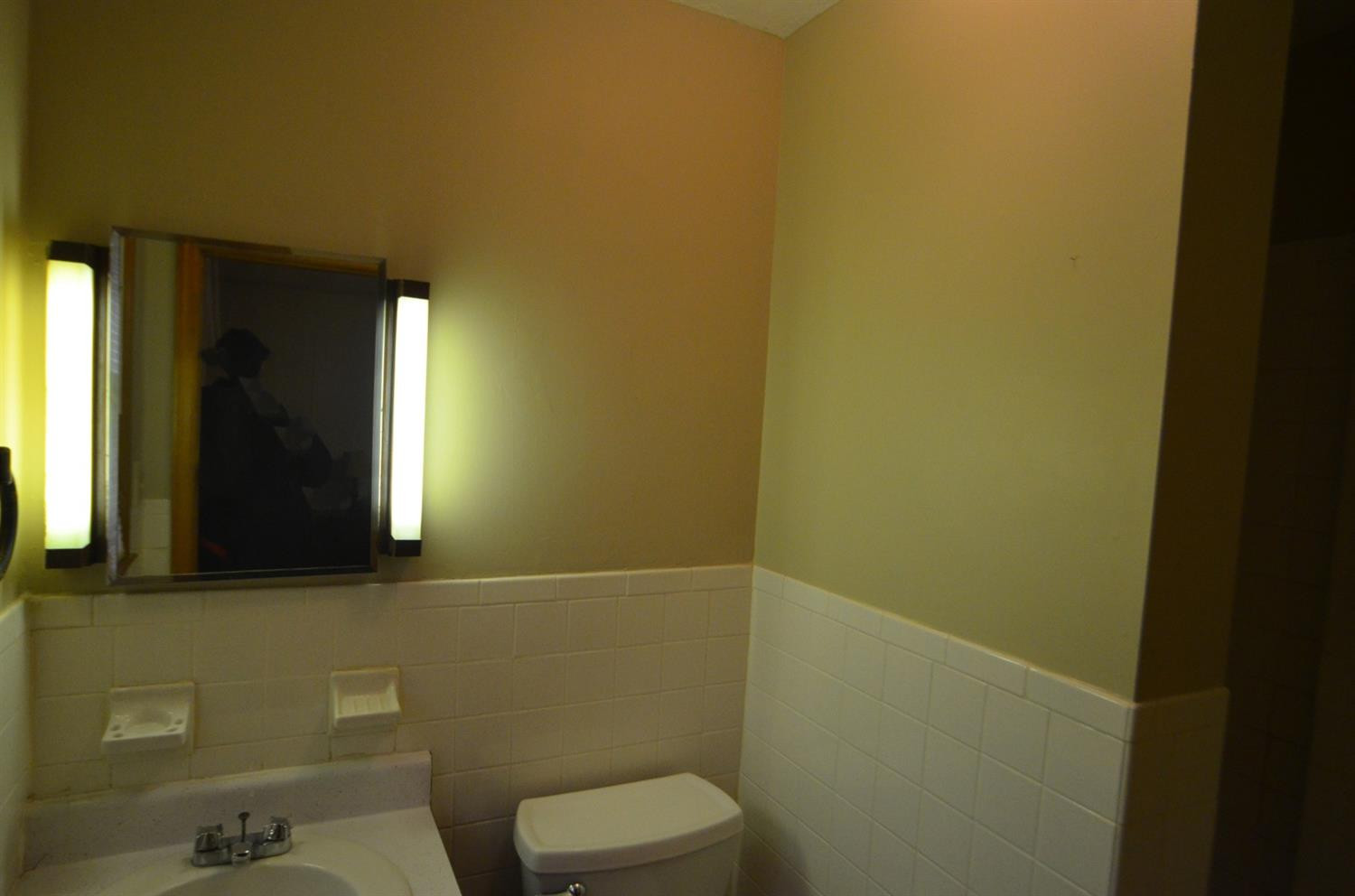 80 Overlook Road Irvine, KY 40336 - Photo 13 of 20 Everything you need for a full bathroom!