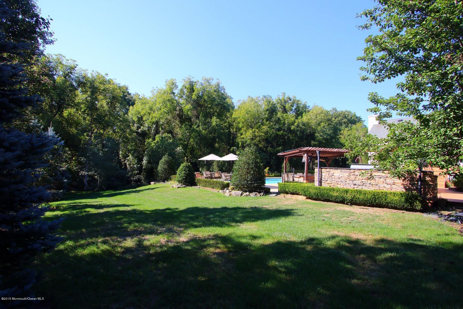 16 Riverside Lane Holmdel, NJ 07733 - Photo 6 of 61 EIMG_0047a