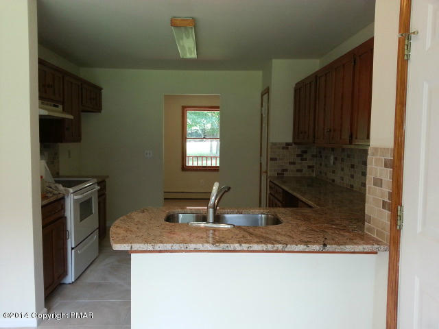 360 Upper Ridge Drive Effort, PA 18330 - Photo 4 of 22 Kitchen (2)