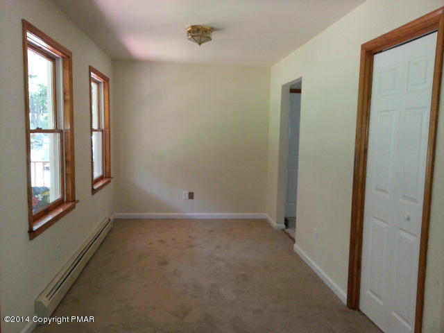 360 Upper Ridge Drive Effort, PA 18330 - Photo 6 of 22 Diningroom