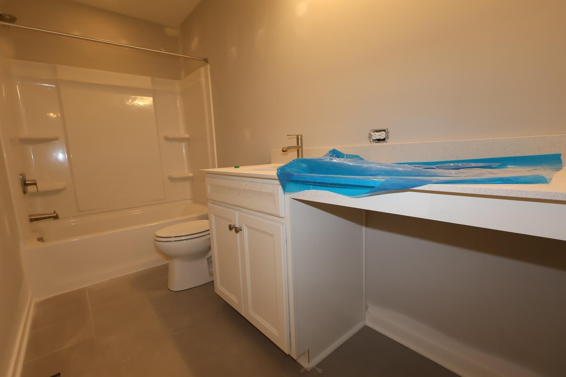 6425 White Star Drive Powell, OH 43065 - Photo 5 of 13 Bathroom