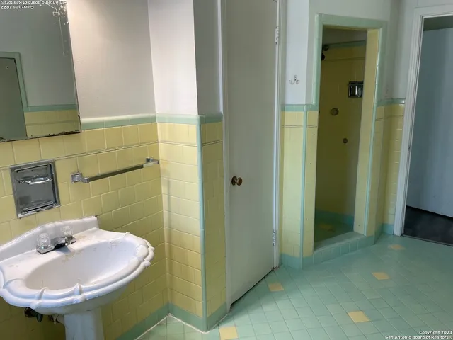 $2,000 | 243 Beverly Drive, San Antonio, TX 78228