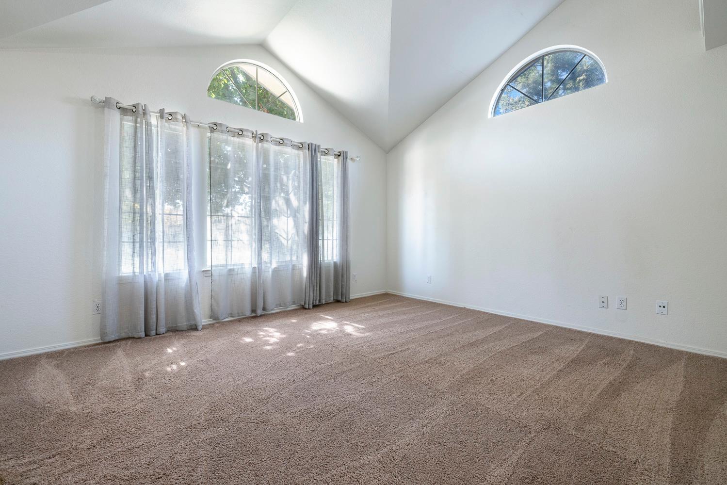 5838 West Fallon Avenue Fresno, CA 93722 - Photo 7 of 34