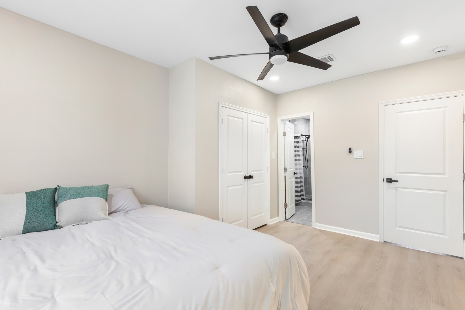 4231 Hartsville Road Houston, TX 77047 - Photo 19 of 23 a bedroom with a bed and a ceiling fan