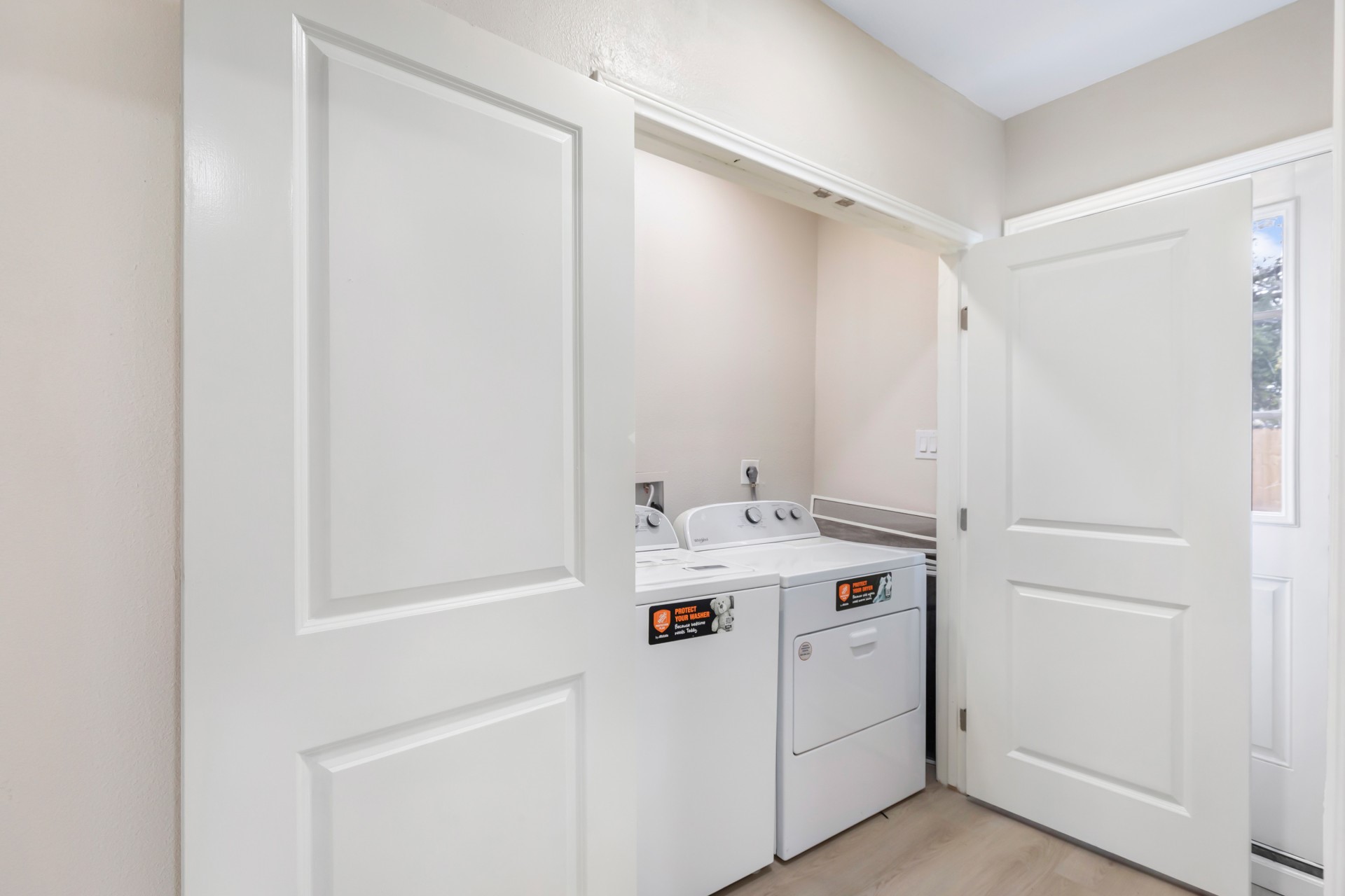 4231 Hartsville Road Houston, TX 77047 - Photo 21 of 23 a utility room with dryer and washer