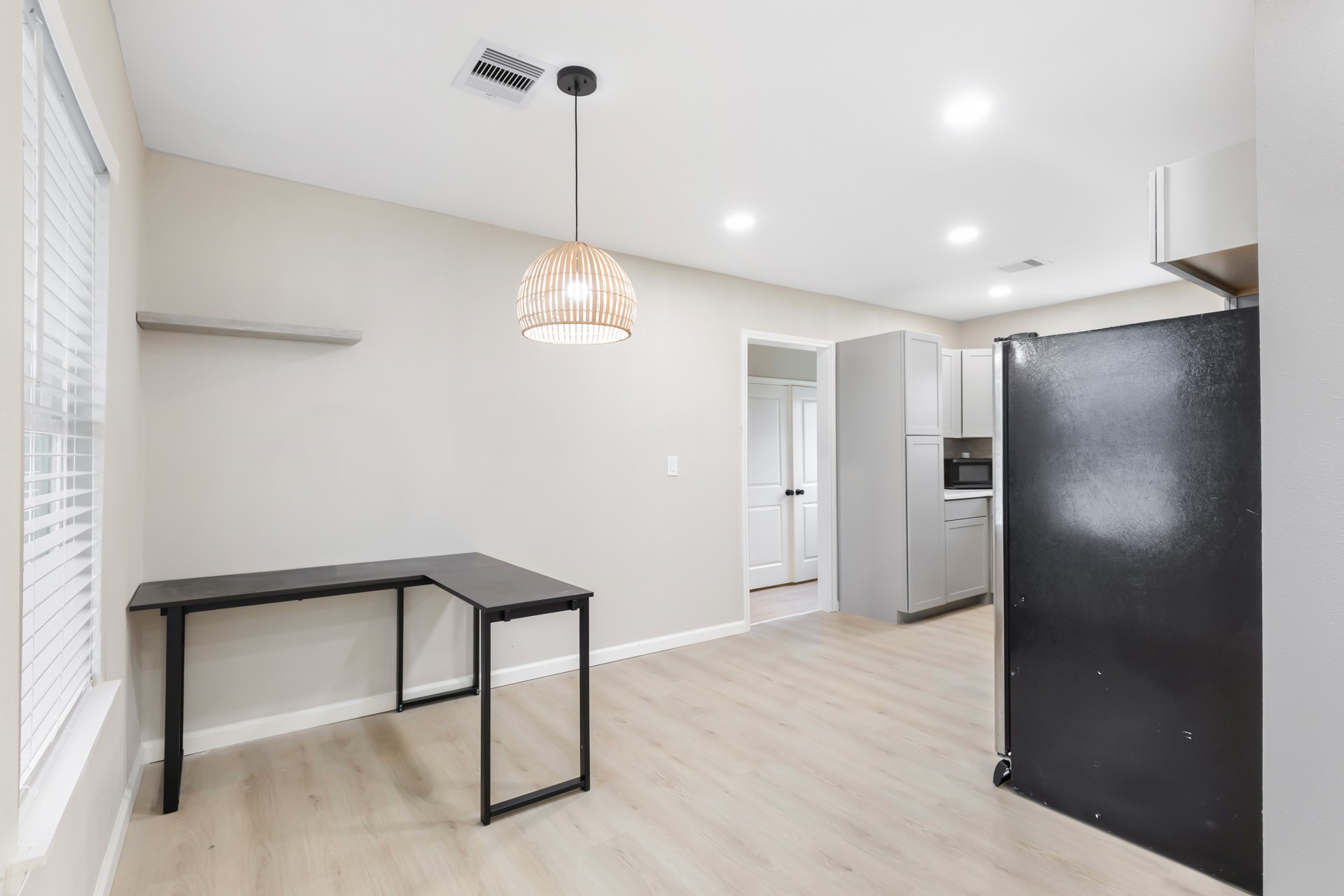 4231 Hartsville Road Houston, TX 77047 - Photo 6 of 23 a view of an empty room