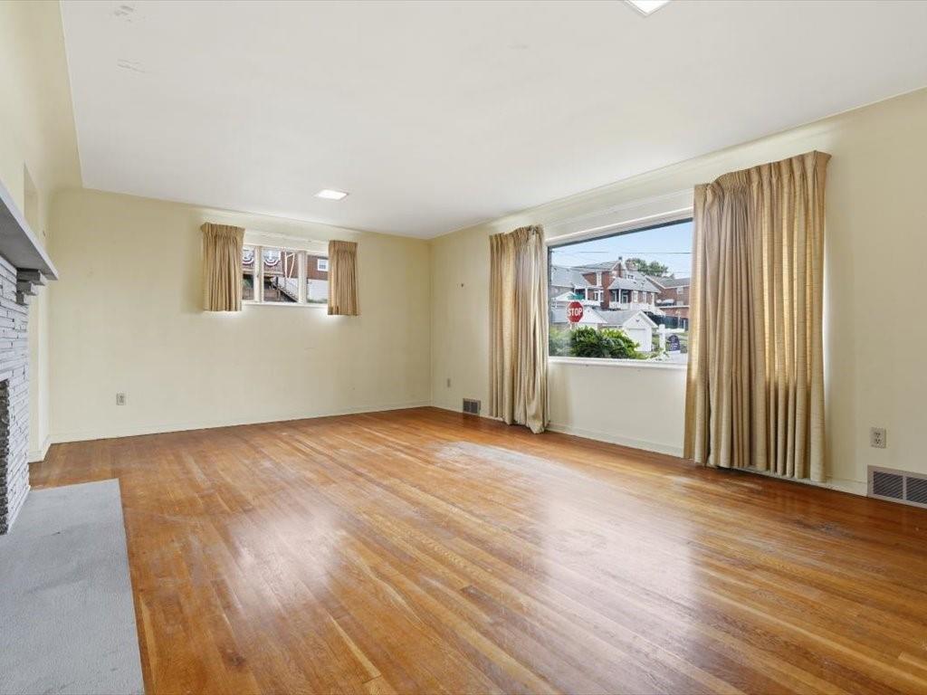 600 Mary Street Monongahela, PA 15063 - Photo 3 of 50 Living Room