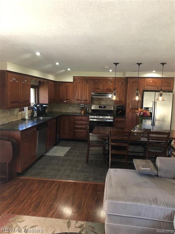 18370 Inkster Road Romulus, MI 48174 - Photo 4 of 39