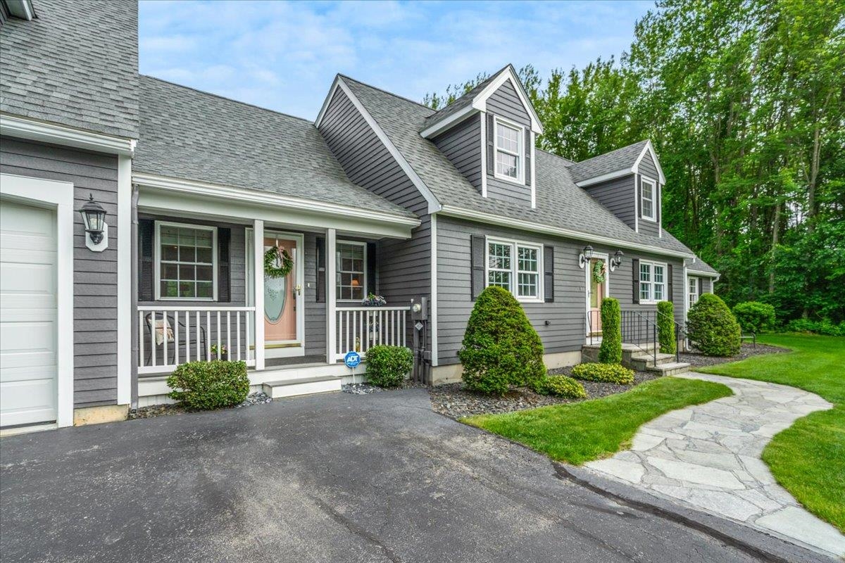 14 Nathaniel Drive Hudson, NH 03051 - Photo 3 of 59