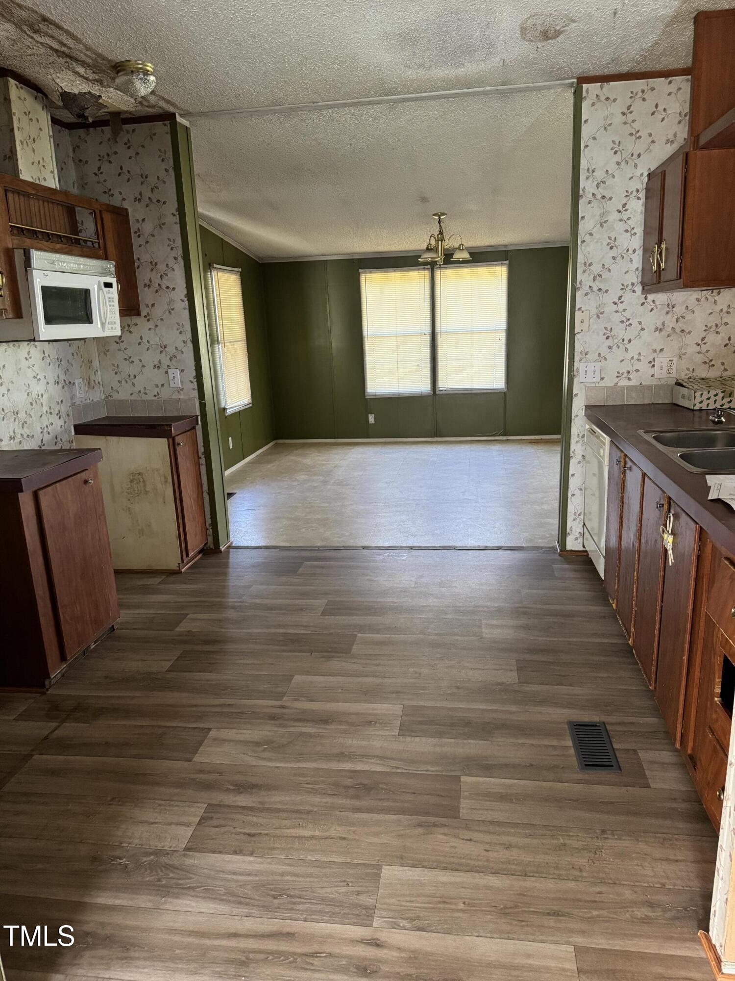 137 Williamson Farm Road Dudley, NC 28333 - Photo 8 of 26 Kitchen