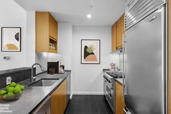 $1,650,000 | 255 Hudson Street, Unit 8D | Hudson Square