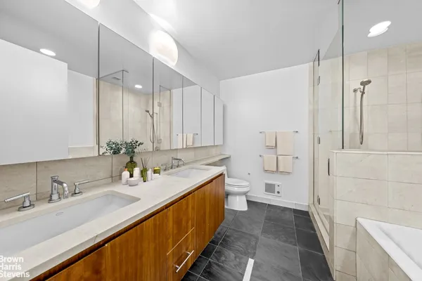 $1,650,000 | 255 Hudson Street, Unit 8D | Hudson Square