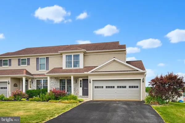 $409,900 | 5105 Oak Leaf Drive, Mount Joy, PA 17552