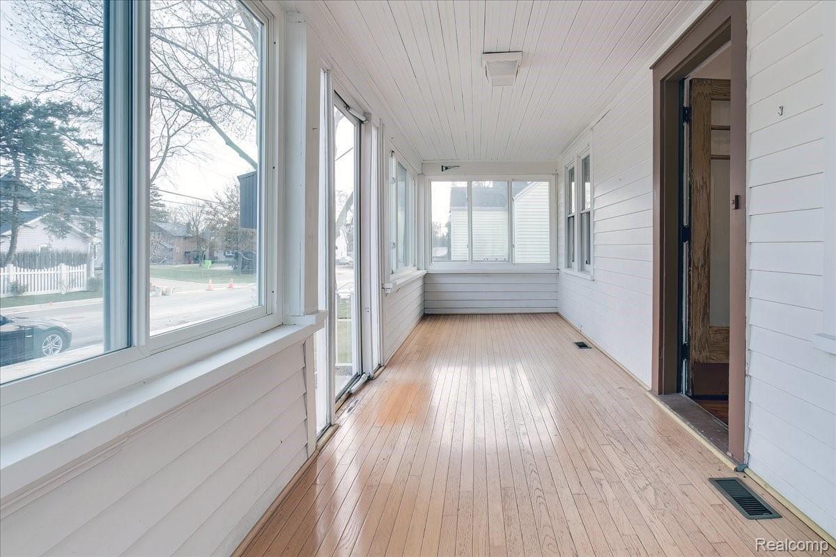 317 Wilcox Street Rochester, MI 48307 - Photo 5 of 29 04-04.jpg