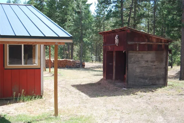 $299,900 | 31 Summit Lake Road, Tonasket, WA 98855