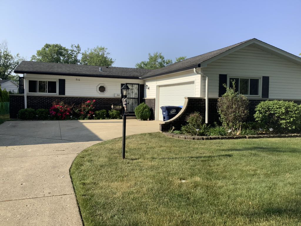 a front view of house with yard