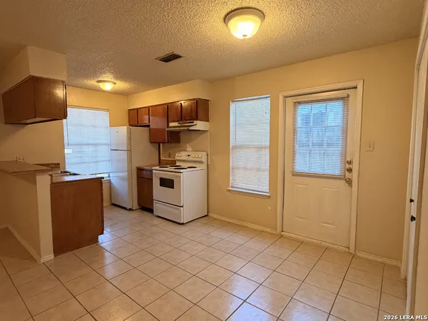 $1,095 | 808 West Olmos Drive, San Antonio, TX 78212