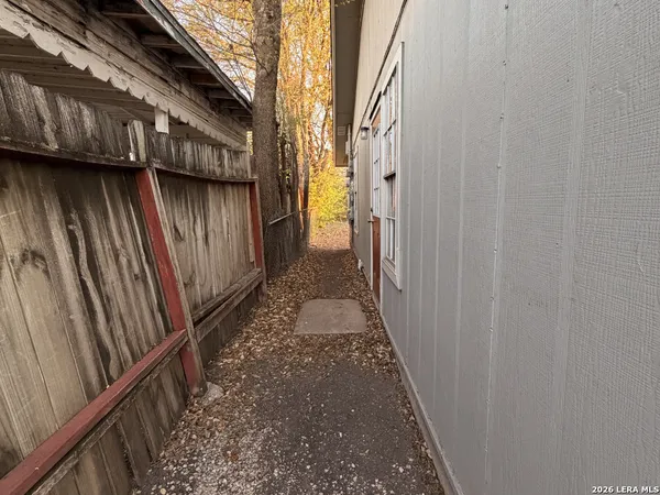 $1,095 | 808 West Olmos Drive, San Antonio, TX 78212