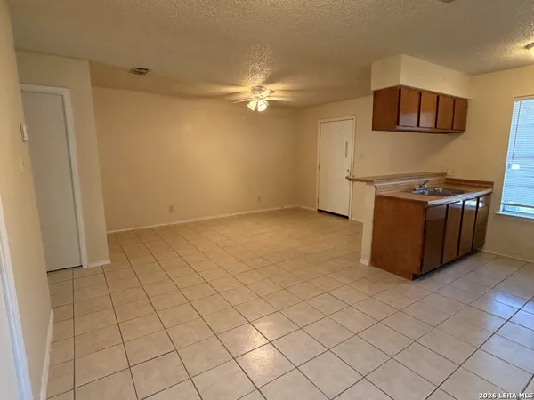$1,095 | 808 West Olmos Drive, San Antonio, TX 78212