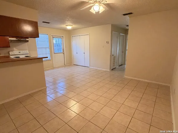 $1,095 | 808 West Olmos Drive, San Antonio, TX 78212