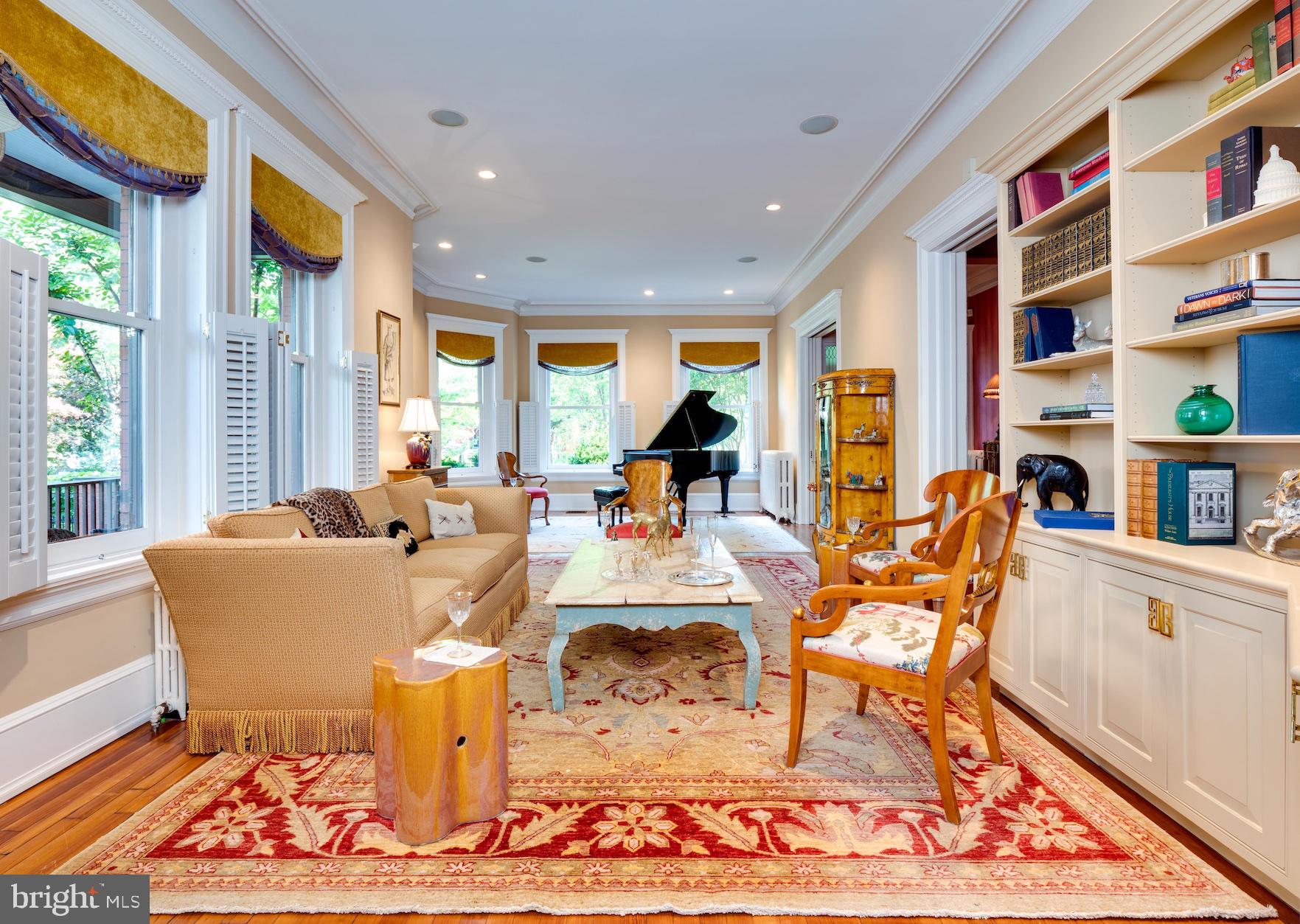 712 East Capitol Street Northeast Washington, DC 20003 - Photo 23 of 79 Expansive Living Room