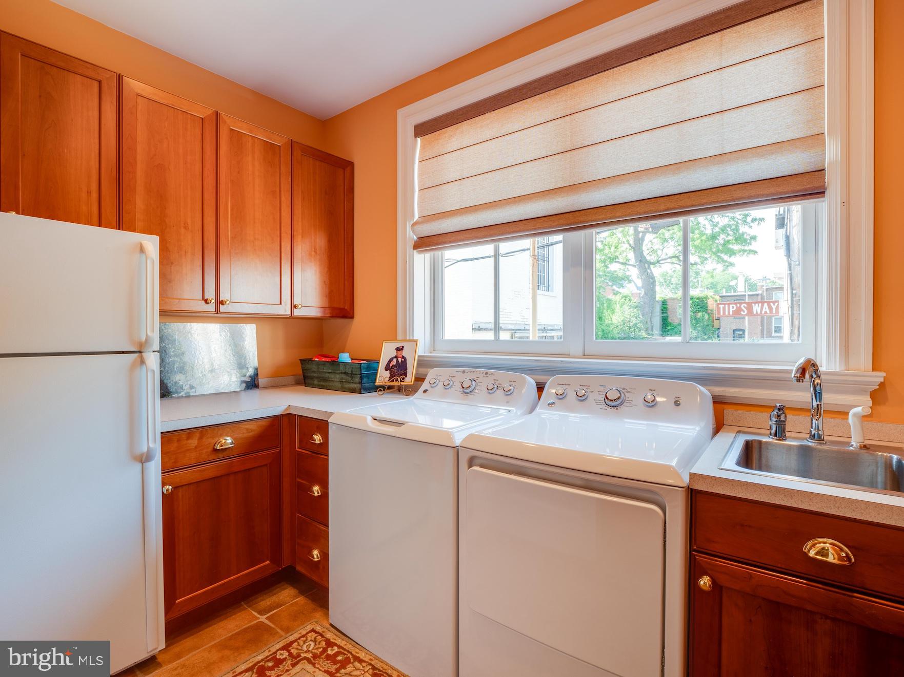 712 East Capitol Street Northeast Washington, DC 20003 - Photo 39 of 79 Laundry Room / Pantry with sink