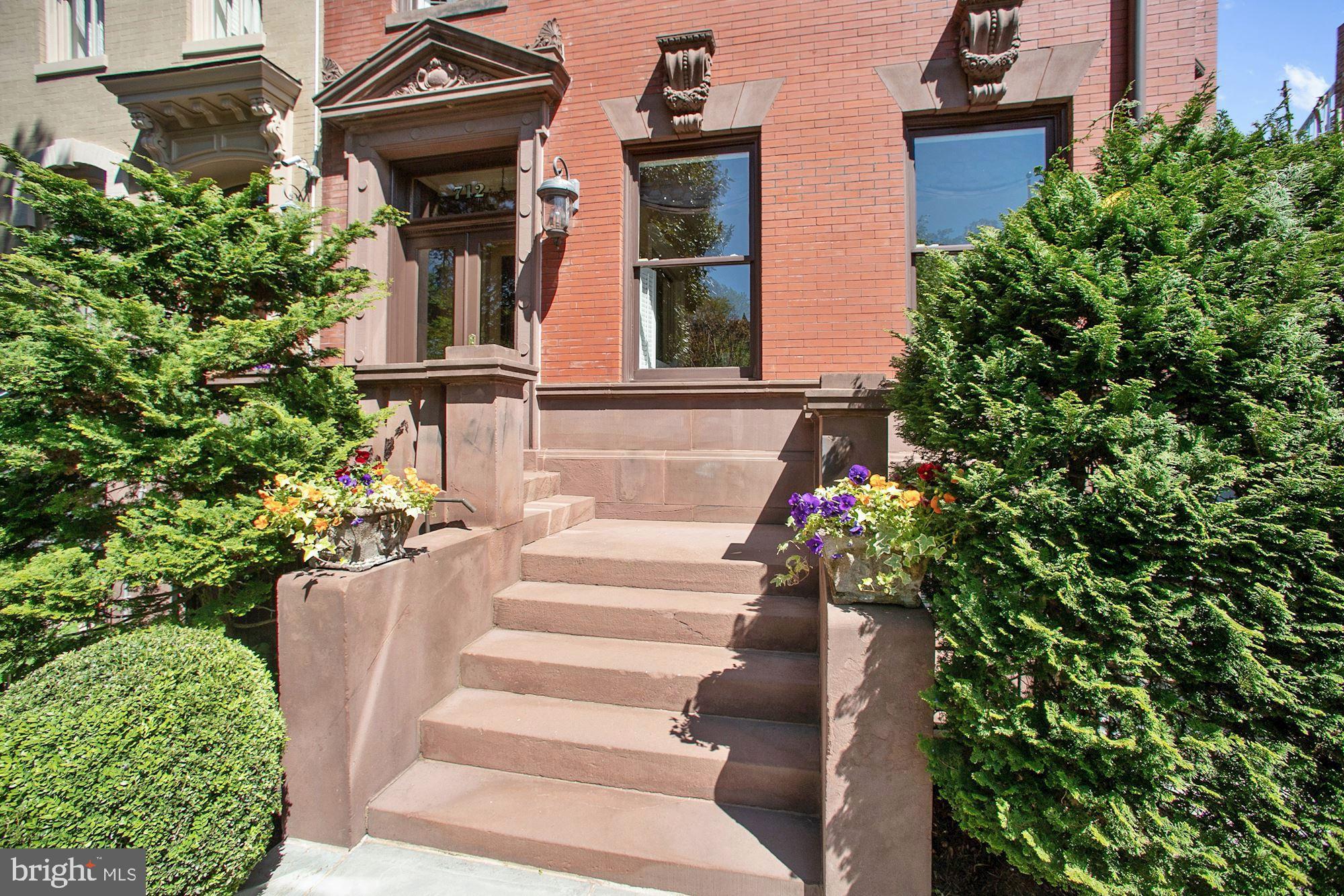 712 East Capitol Street Northeast Washington, DC 20003 - Photo 5 of 79