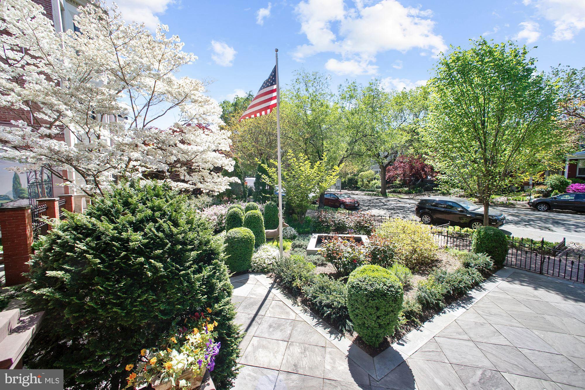 712 East Capitol Street Northeast Washington, DC 20003 - Photo 6 of 79