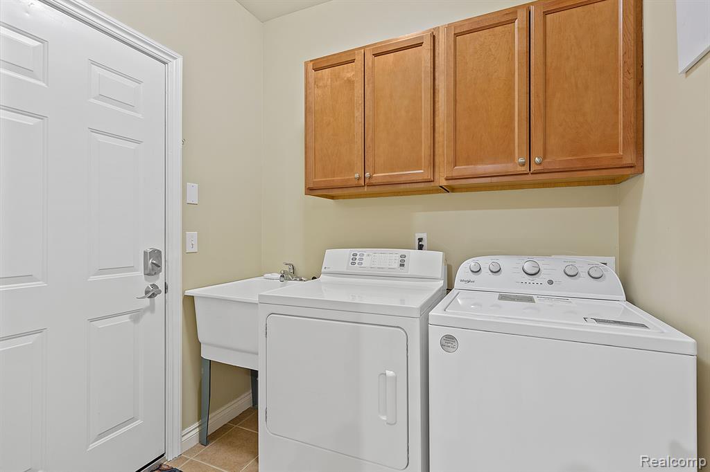 45493 North Stonewood Road Canton, MI 48187 - Photo 14 of 27