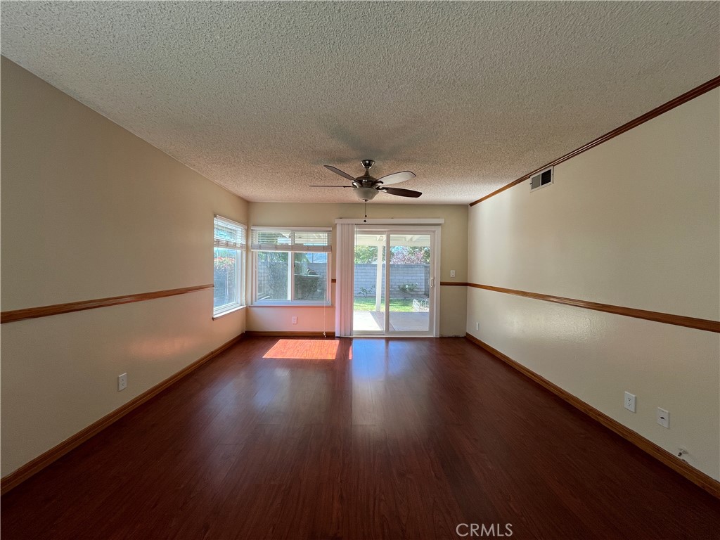 2534 Roxy Street Simi Valley, CA 93065 - Photo 6 of 19