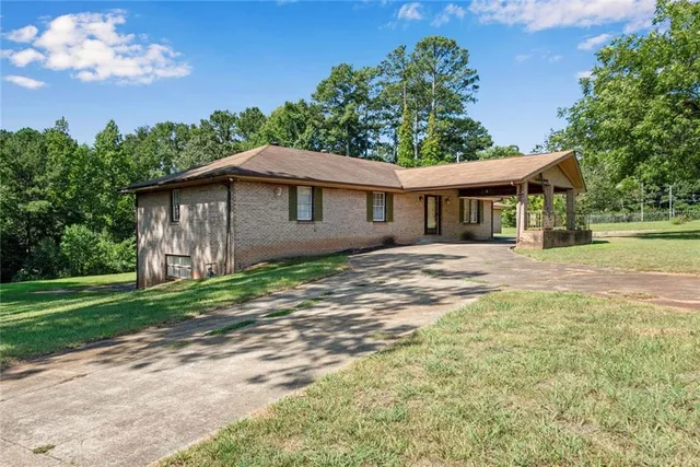 a view of a hallway with workspace