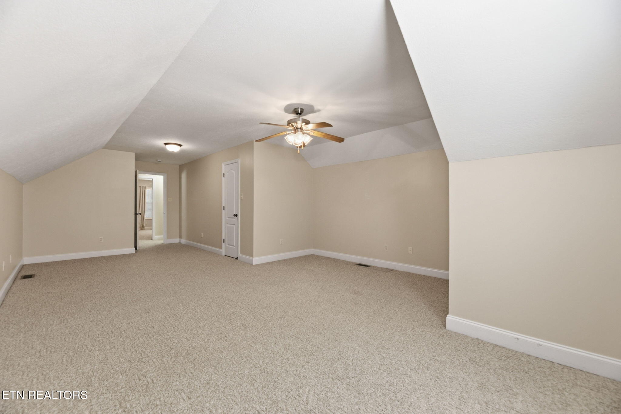 221 Sweetgum Lane Oak Ridge, TN 37830 - Photo 33 of 38 33-web-or-mls-DSC_9675