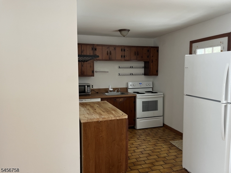 6 Jans Way Andover, NJ 07821 - Photo 11 of 20 Gallery Image 11