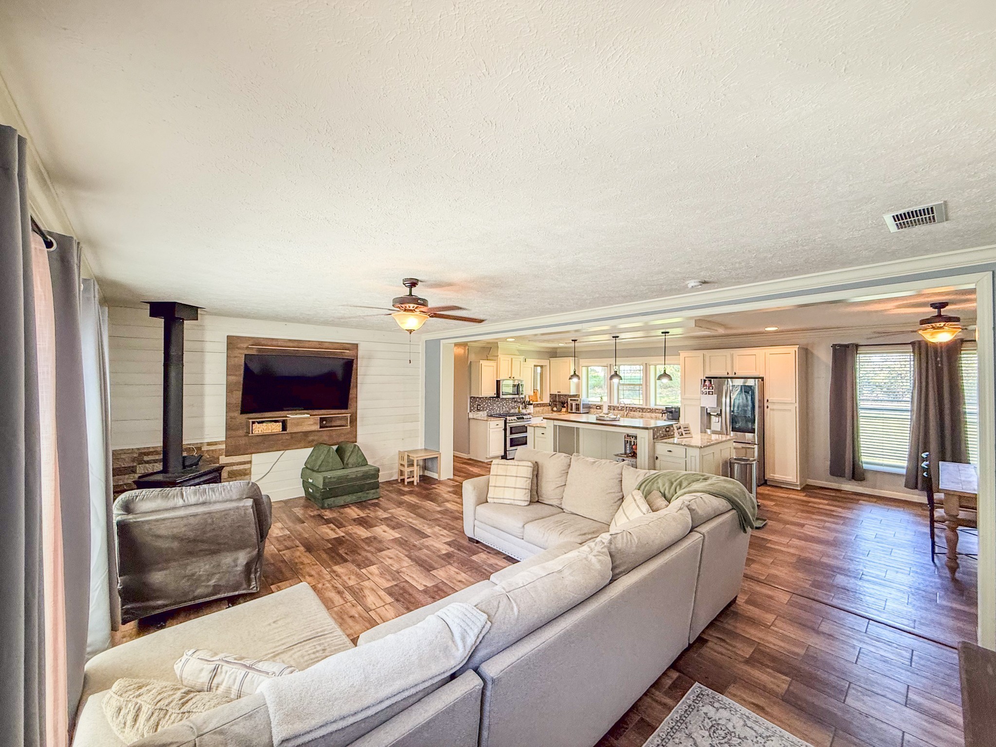 137 Hawkins Road Westmoreland, TN 37186 - Photo 23 of 71 a living room with furniture and a flat screen tv