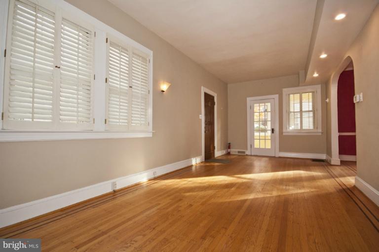 701 Cedarcroft Road Baltimore, MD 21212 - Photo 3 of 22 Living Room to Sun Room