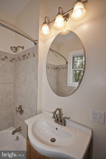 701 Cedarcroft Road Baltimore, MD 21212 - Photo 10 of 22 Bath