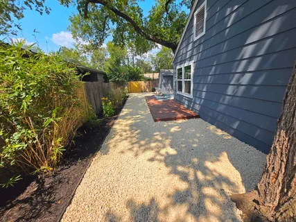 a street sign on a wall next to a building