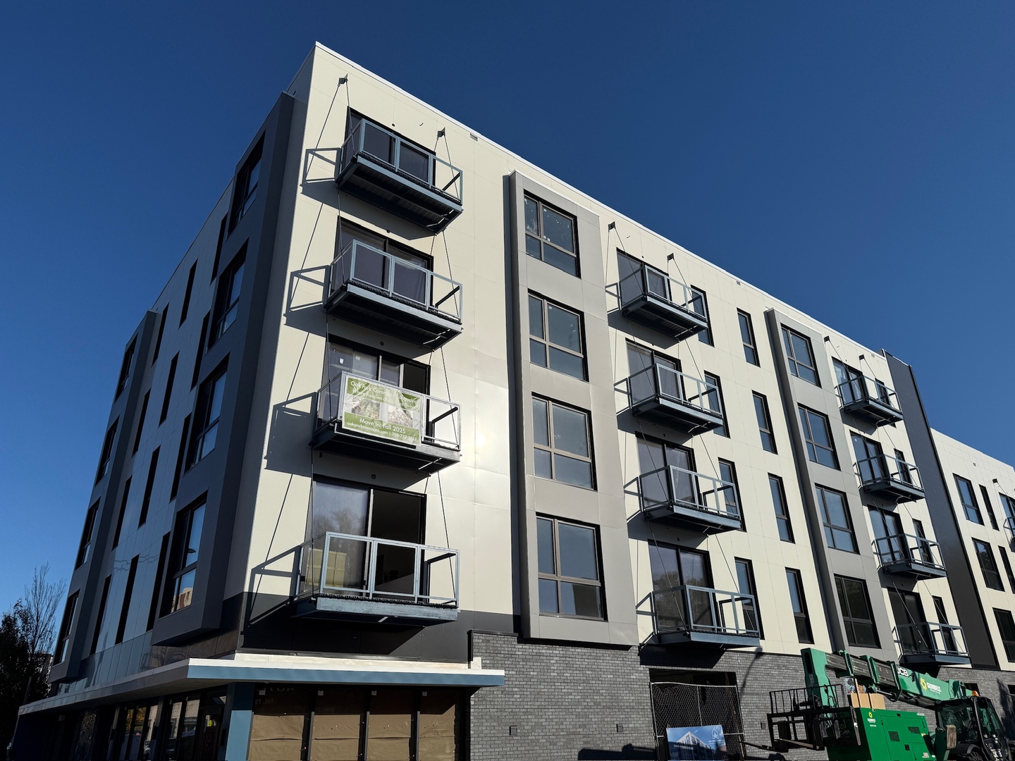 839 Madison Street, Unit 202 Oak Park, IL 60302 - Photo 2 of 19 a front view of a building